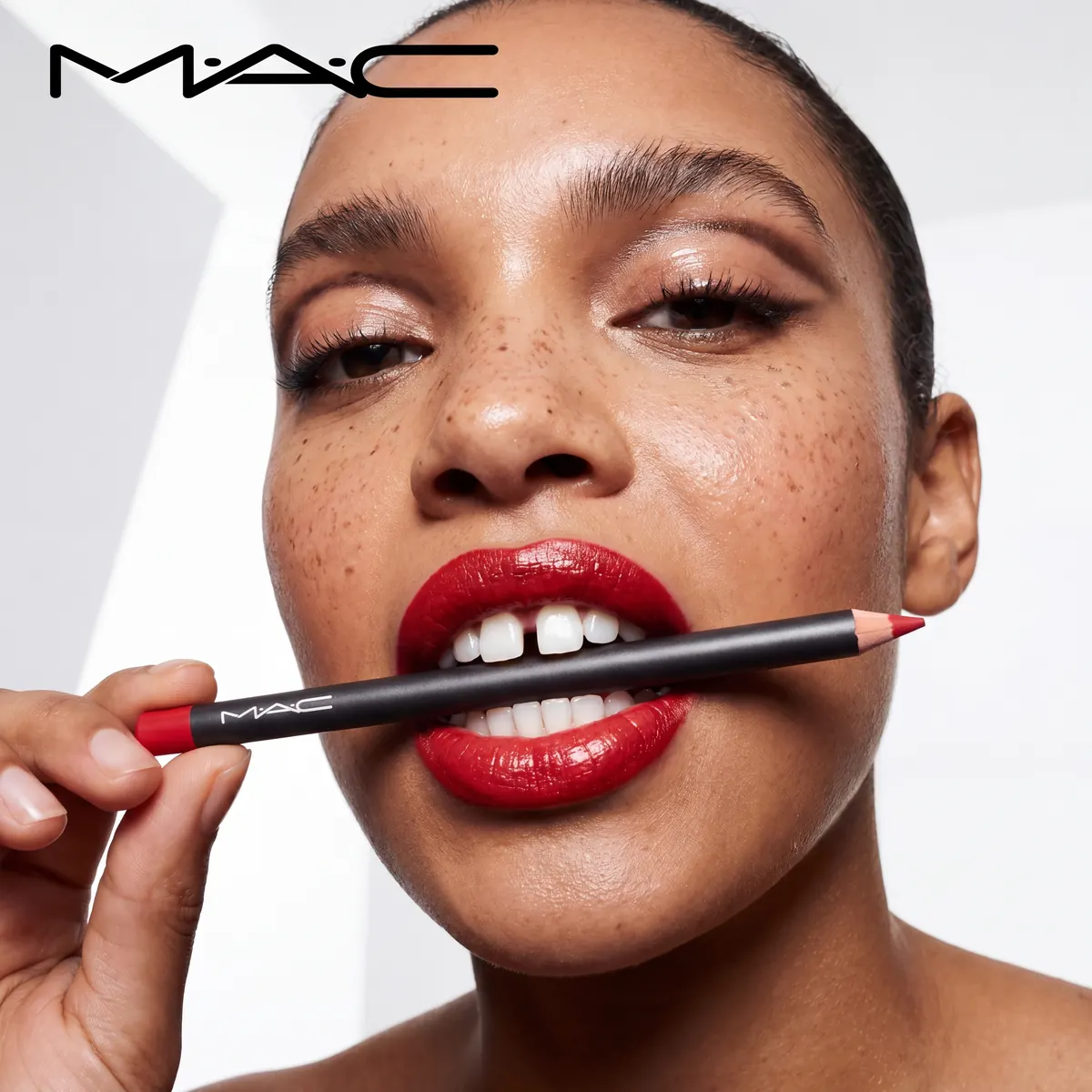 MAC Lip Pencil in Ruby Woo, frame 5