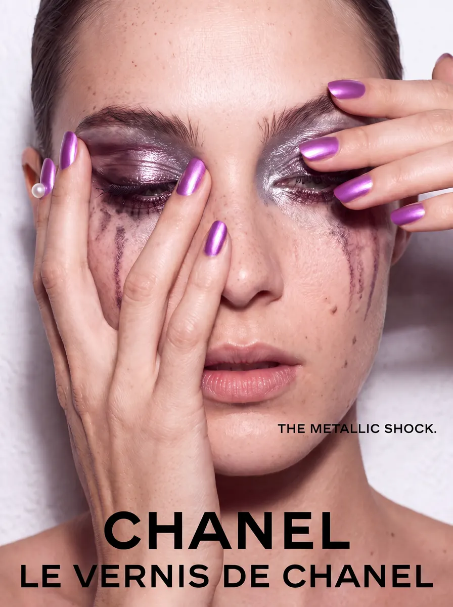 Chanel Le Vernis 411 Magnetic Muse, frame 3