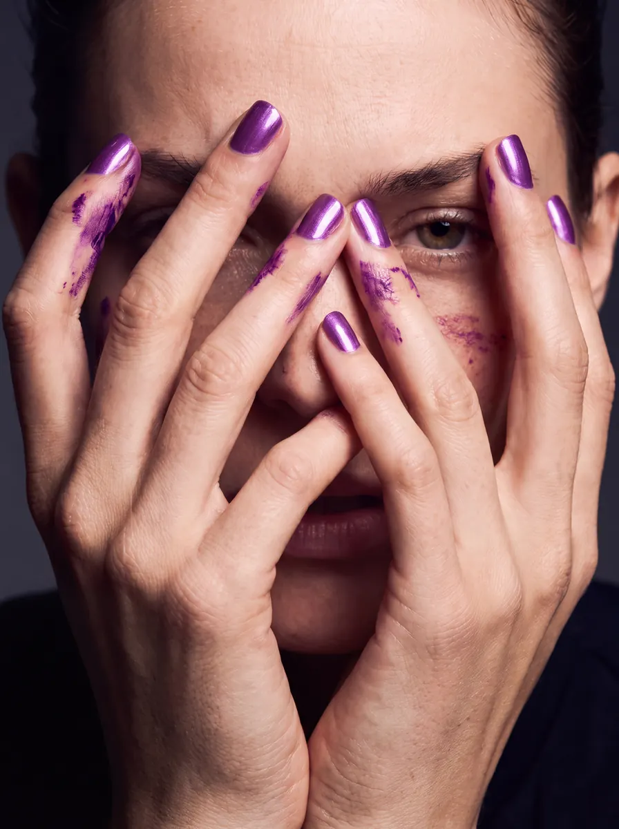 Chanel Le Vernis 411 Magnetic Muse, frame 6